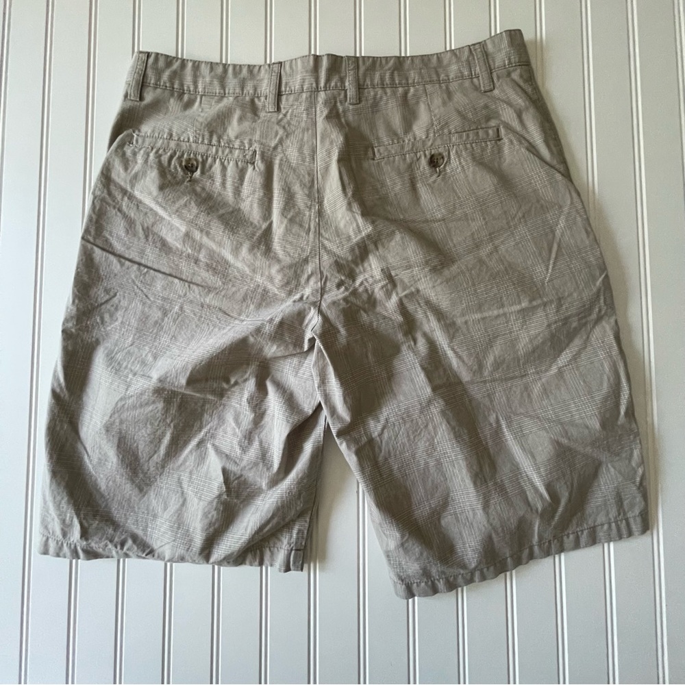 Tasso Elba mens 34 light browns plaid pattern like new condition Preowned
